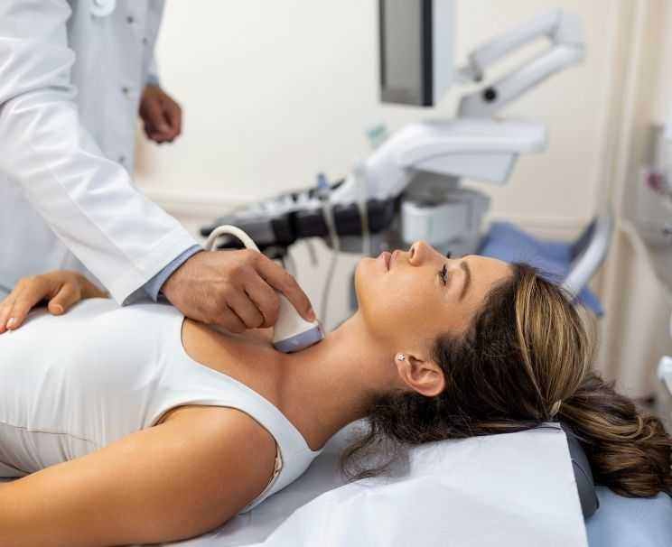 What Should the Right and Left Thyroid Lobe Dimensions Be in mm?